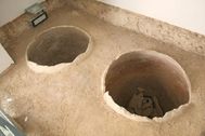 Bodega de tinajas soterradas. Museo Santiaguista