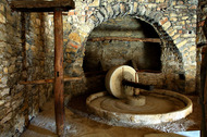 Interior del Molino de aceite de Almazorre(Huesca)